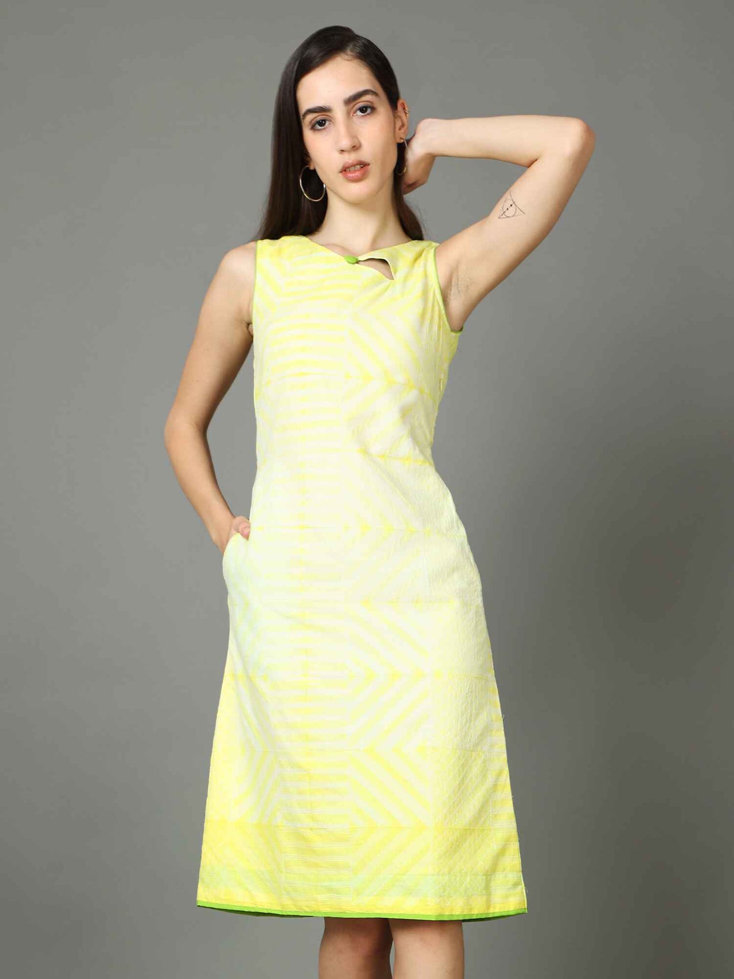 'Keya' Shibori Key-Hole Shift Dress